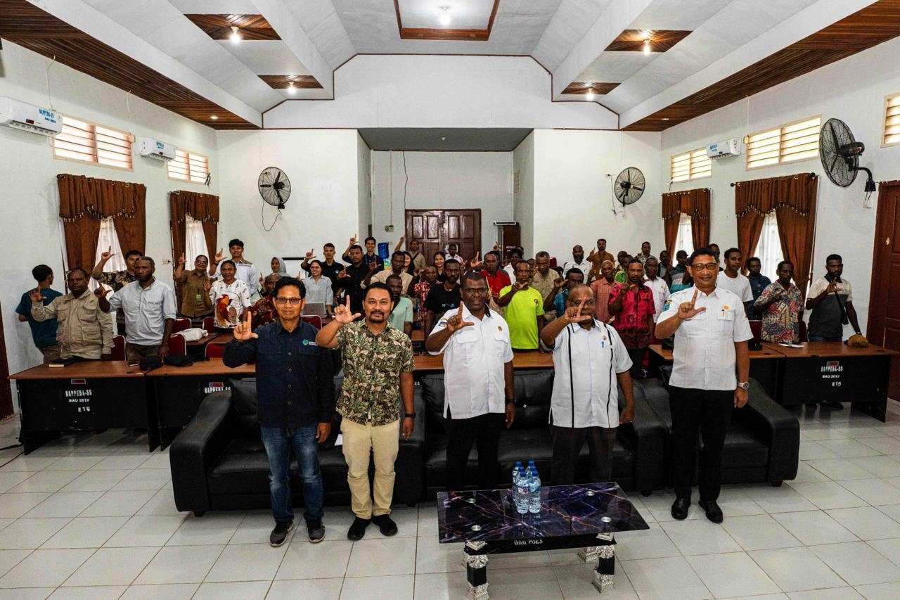 Foto bersama Masyarakat adat Distrik Konda, Kabupaten Sorong Selatan, Papua Barat Daya